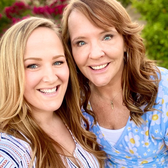 Meet your Posher, Jess & Kim! - Picture 1 of 1